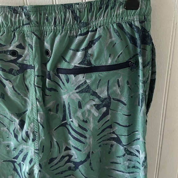 Kirkland Signature Sage and Navy Blue Swim Trunks sz Small - Picture 9 of 9